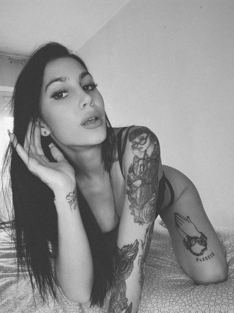 Neilling pretty pornstar photo