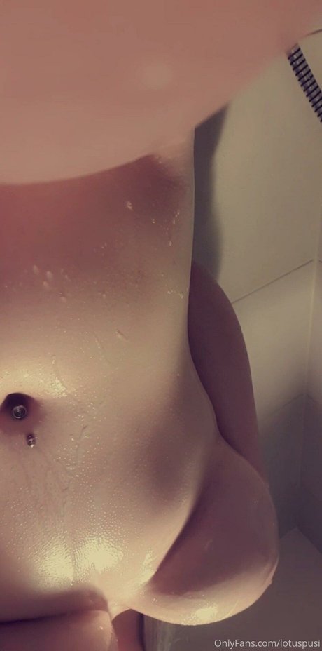 Wildlotus hot pornstar photo