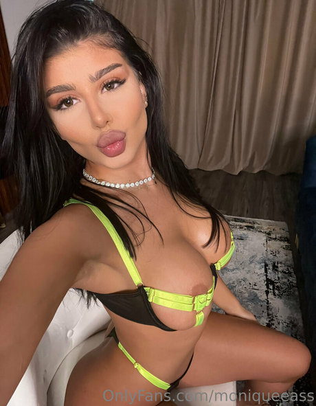 Moniquee Ass nude actress archive