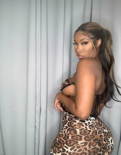 sobomb pornstar nudes image