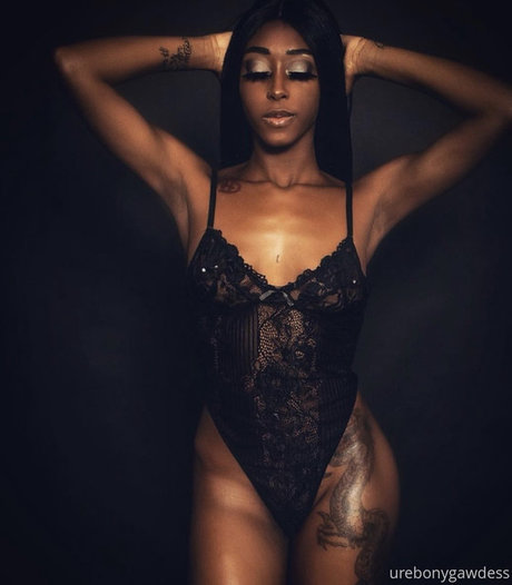 Aaliyah Ali sex model pictures