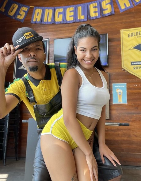 Mr Scotty Pisback porn model archive