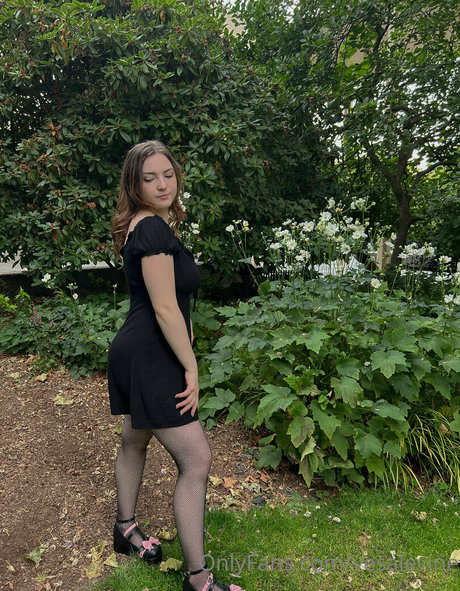 Vesalevine free star pictures