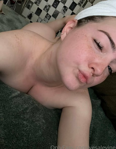 Vesalevine porn model pics