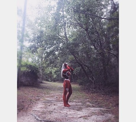 Calcosplay free actress pics