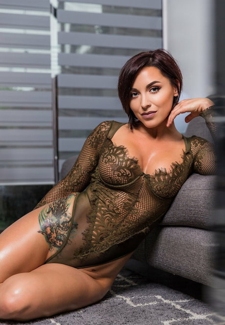 Daria Deptula model hot photos