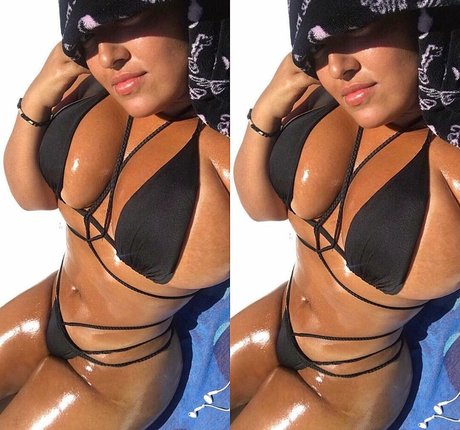 Yiovanna20 naked pornstar photos