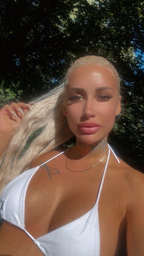 Elodie Baillargeon Roy high quality model pics