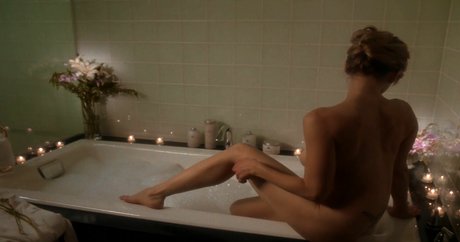 Kyra Sedgwick model nude pic