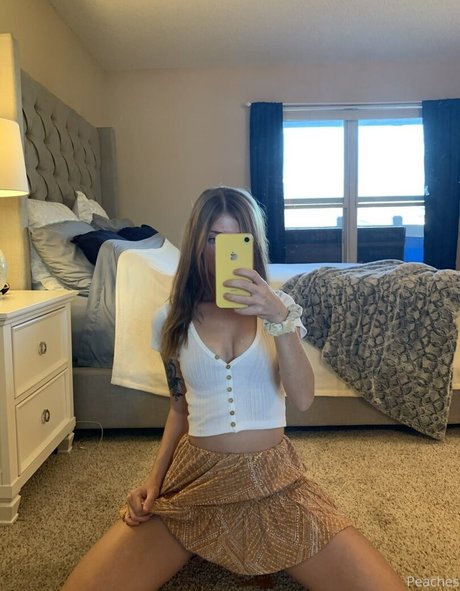 cremedelapeachh model hd pics