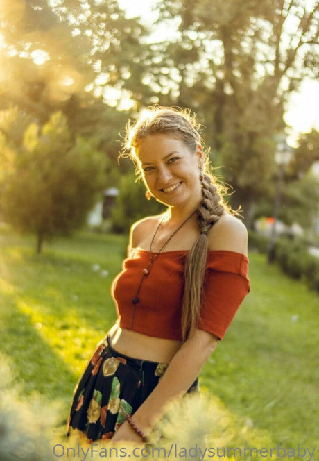 Crazy Layla free model img