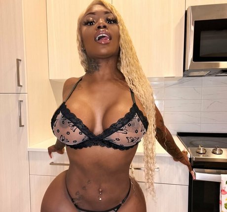 prettiipaaiid model art image