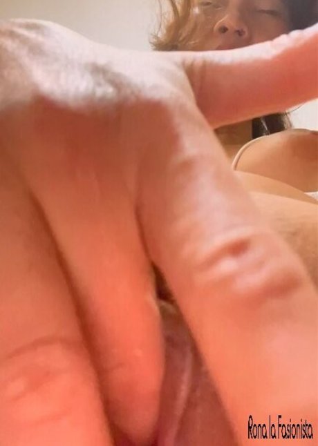 Rhona La Fashionista model erotic images