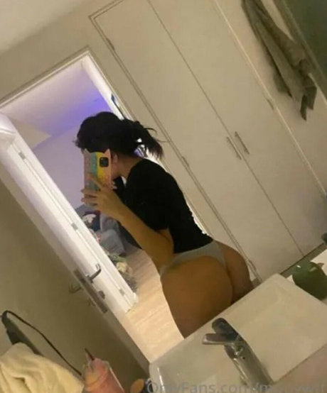 MonyWTFLive art actress pics