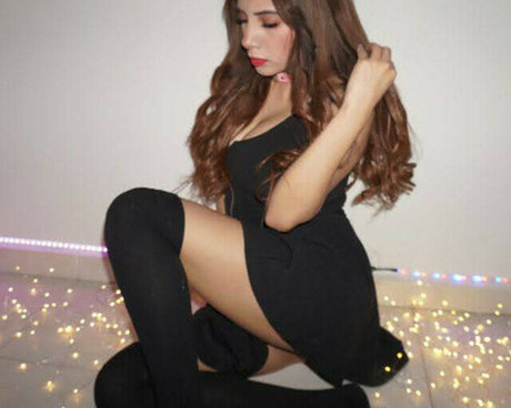 MonyWTFLive naked star pictures