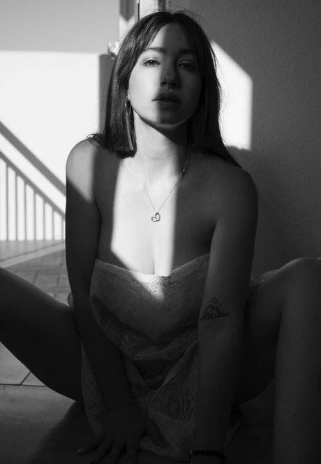 Lada Amores model nude picture