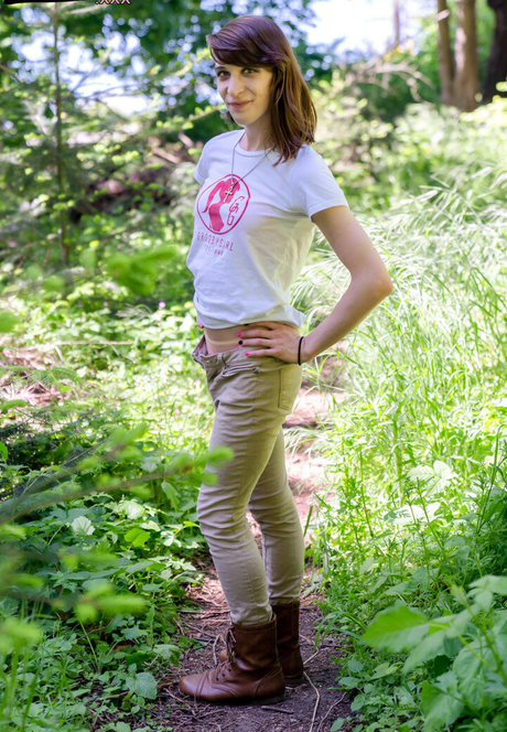 April Gillespie top model picture