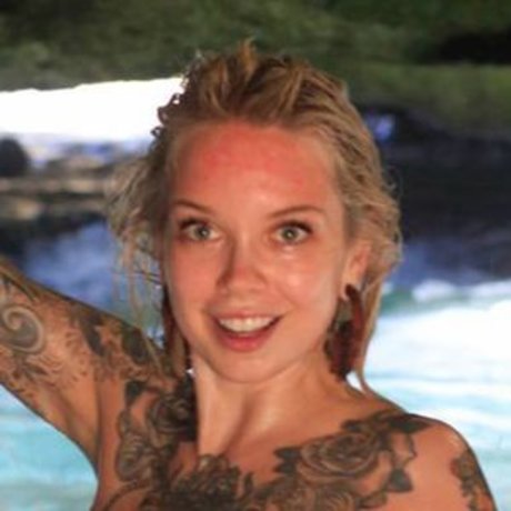 Sara X Mills exclusive actress img