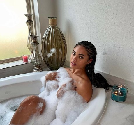 Ravyn Rochelle pornstar sexy galleries