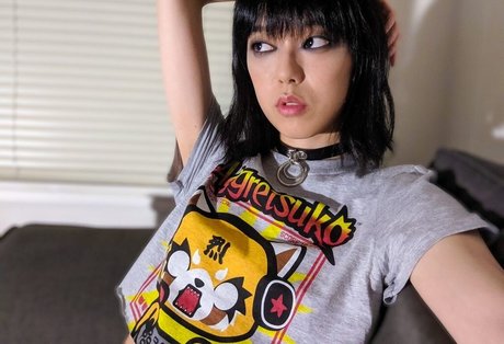 Colourmoichic model art pictures