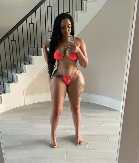 Tiffanie Ray exclusive model pics