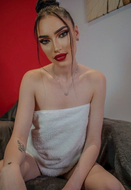 lulualice erotic model images