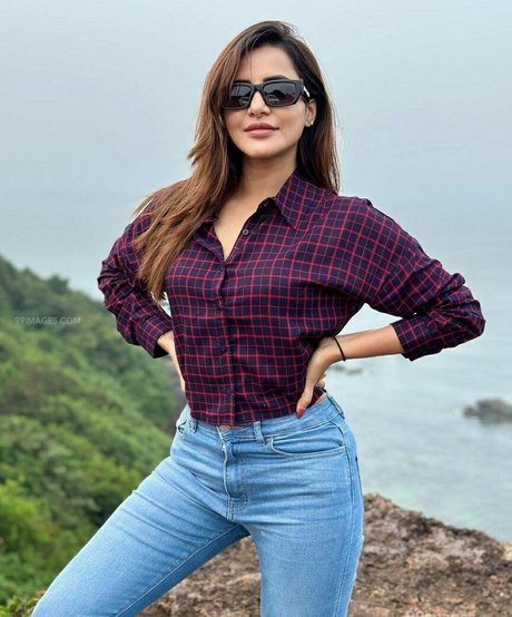 Ashu Reddy porn actress galleries