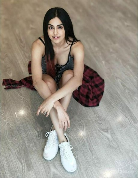 Adah Sharma model nude picture