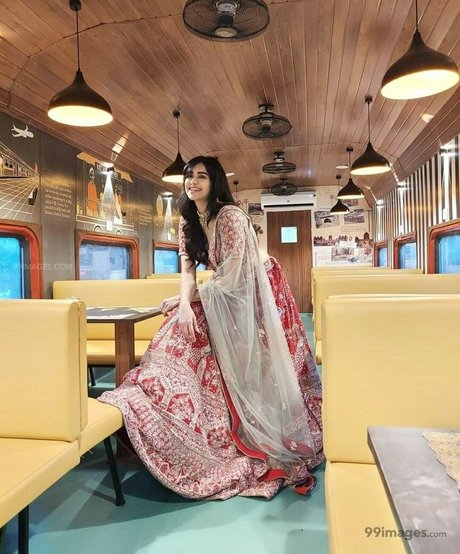 Adah Sharma free actress img