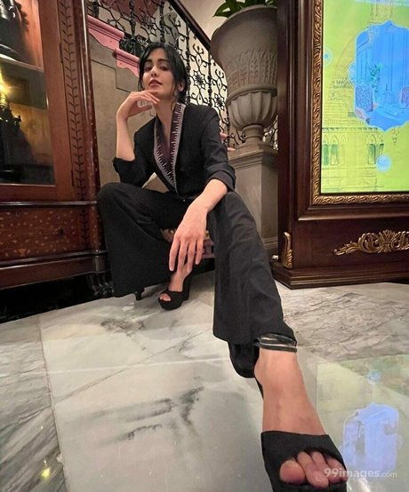 Adah Sharma model pornographic gallery