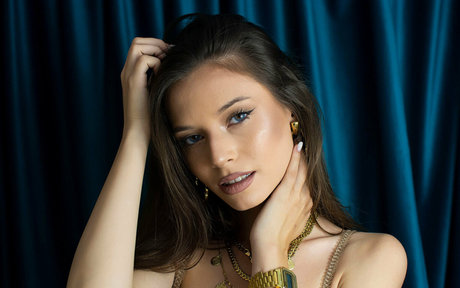 isia slay top model pic