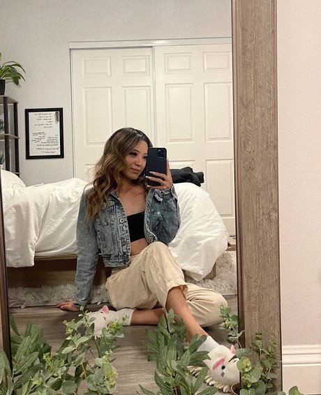 Iris Haw model adult archive