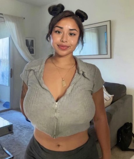 Saraiii Fon777 pornstar free photos