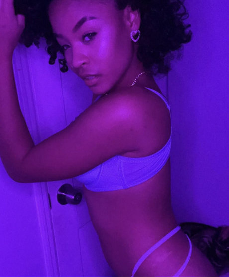 Lionesscave naked star pictures