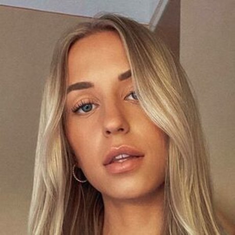 Emilia Hult model images