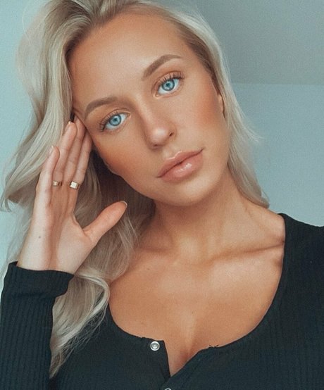 Emilia Hult pornstar adult pic