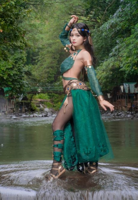 miholy naked actress pics