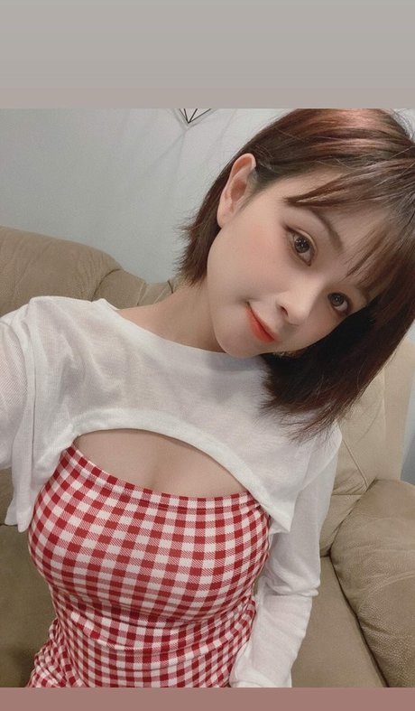 miholy adult model gallery