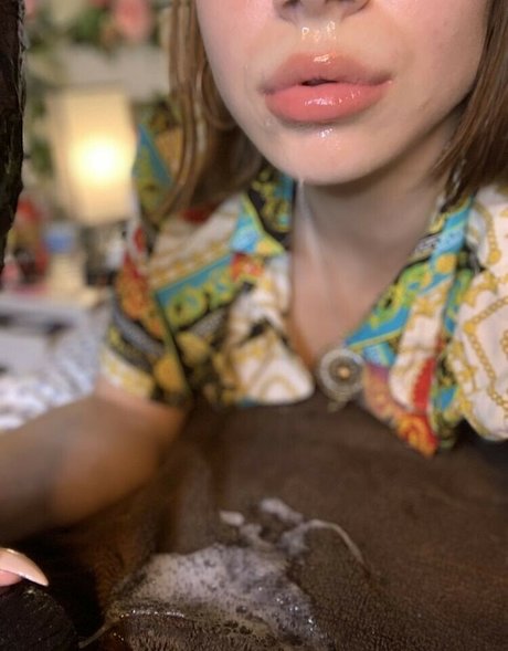 Roanoak hot model images