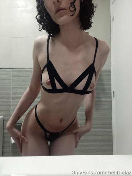 thelittlelaz sex model photo