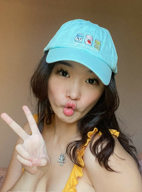 Livy Renata model perfect pics