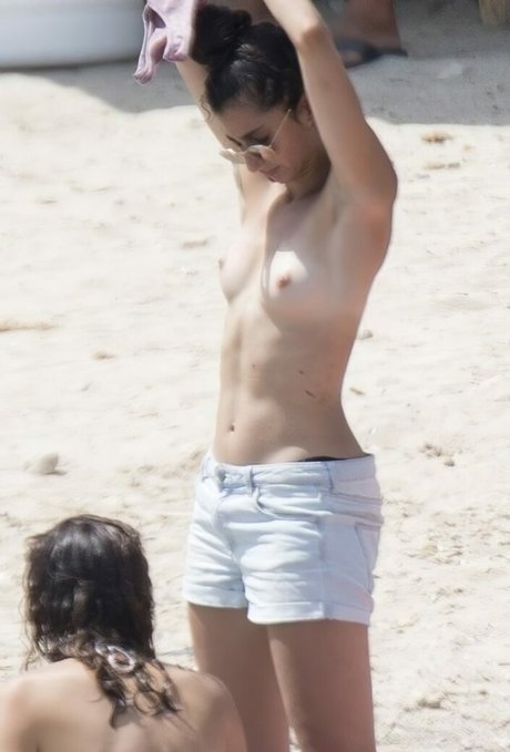 Alba Flores exclusive model pics