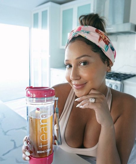 Adrienne Bailon hot star pictures