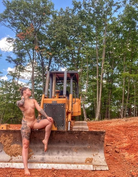 Tierneyalise71 pornstar naked pics