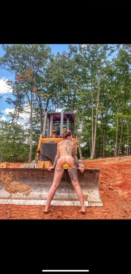 Tierneyalise71 erotic model image