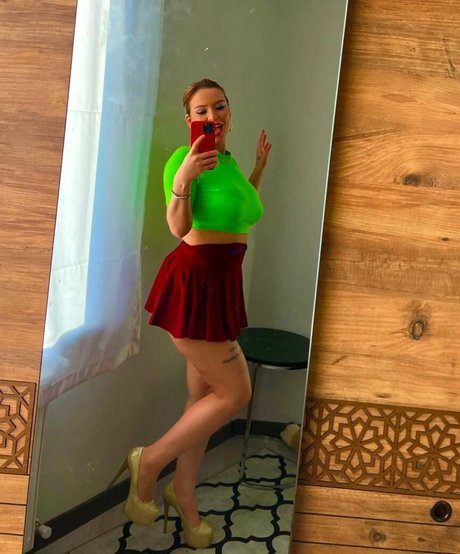 Arzu Ylmaz star beautiful image