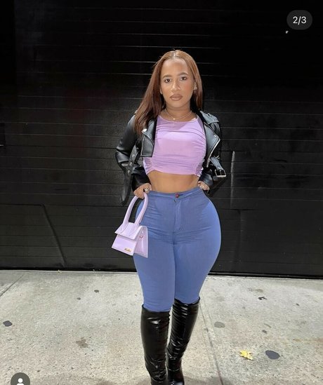 Carolinello free actress photo