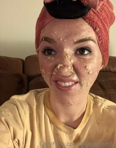 LilyEvans nude actress photo