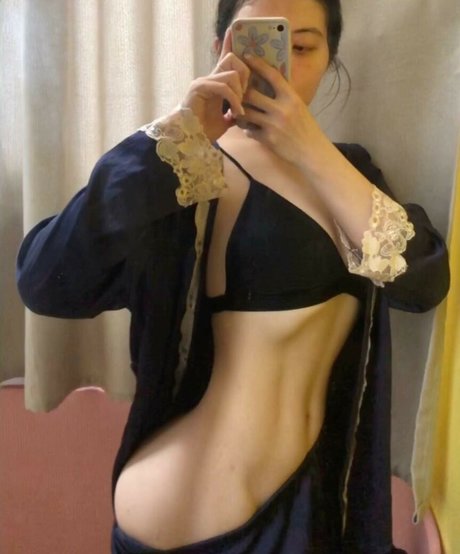 Amber Chan nude star image