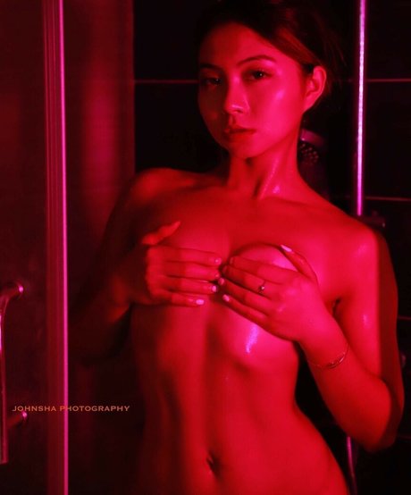 Amber Chan sexy actress pic